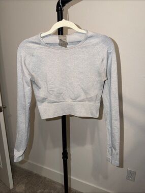 Acta Light Gray Cropped Long-Sleeve Seamless Top - Size Meidum